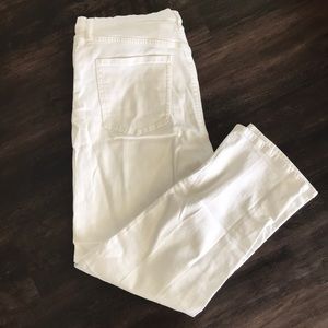 Uniqlo boyfriend jeans in white. Size 32.